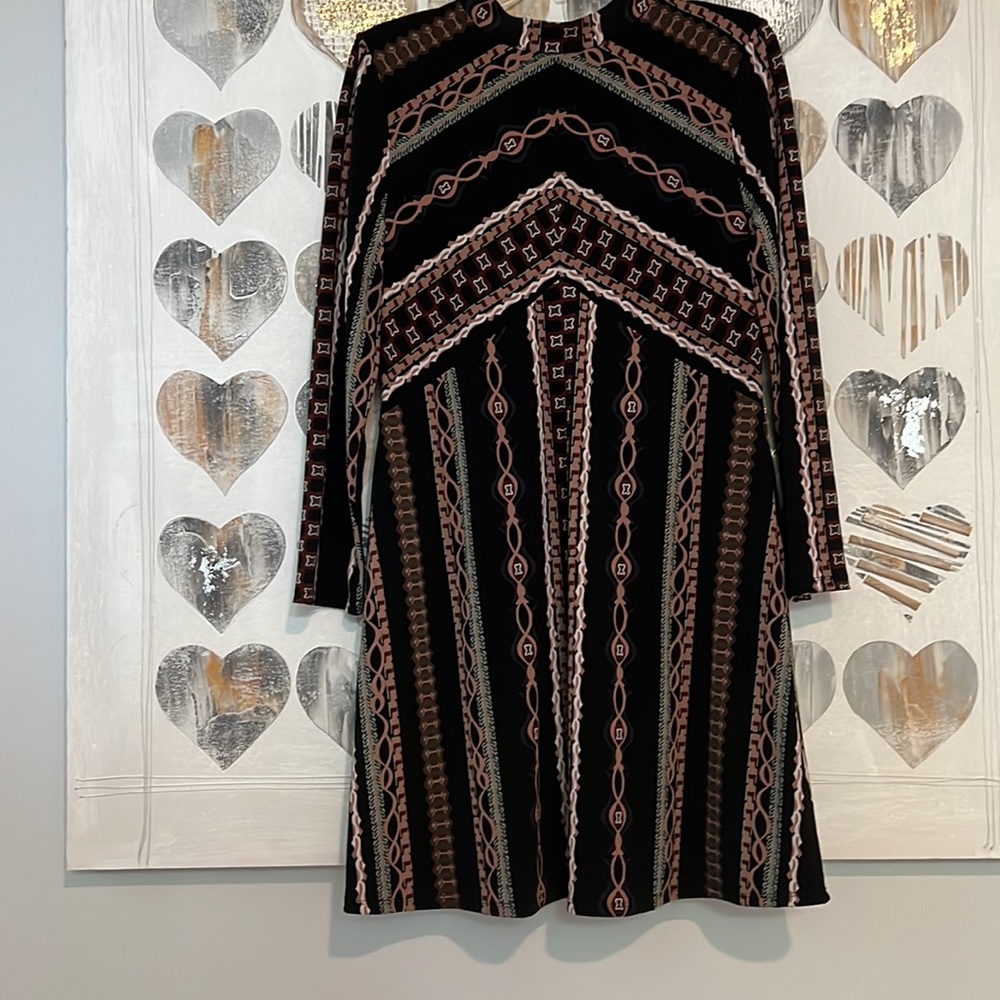 Free people sophisticated style dress chain link pattern very flattering fit